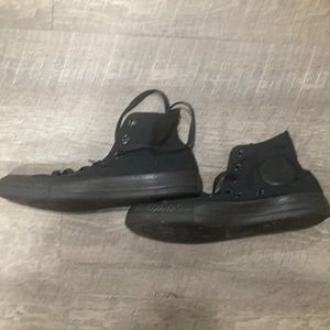 Size 8 women’s Converse black